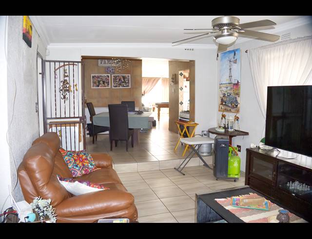 3 BEDROOM FREESTANDING FOR SALE IN FARRARMERE